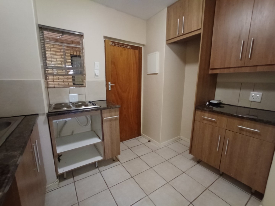 2 Bedroom Property for Sale in Kannoniers Park North West